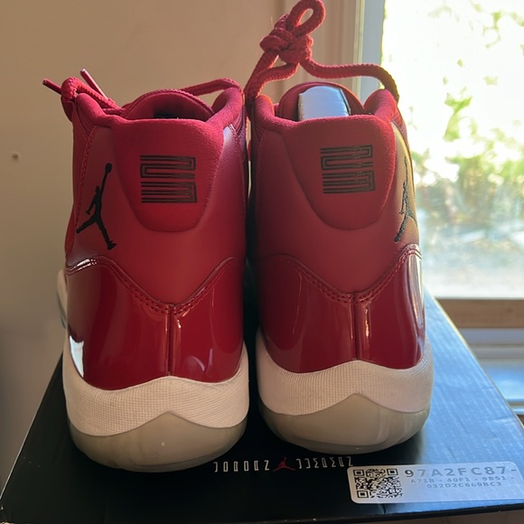 Jordan 11 ‘Win like 96’ size 11 (Red/white) - Picture 4 of 7